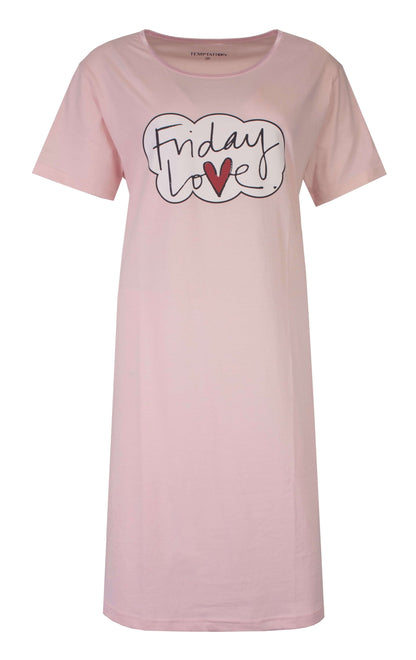 Lichtroze nachthemd met 'Friday Love' opdruk, korte mouwen en ronde hals, merk Temptation