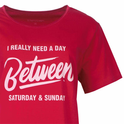 Rood dames T-shirt met tekst 'I really need a day Between Saturday & Sunday' in witte letters