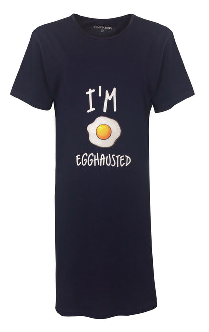 Donkerblauw nachthemd met korte mouwen en 'I'm eggshausted' print met gebakken ei afbeelding