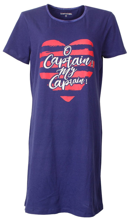 Blauw nachthemd met korte mouwen en rode hartprint met tekst 'O Captain my Captain!' op de voorkant