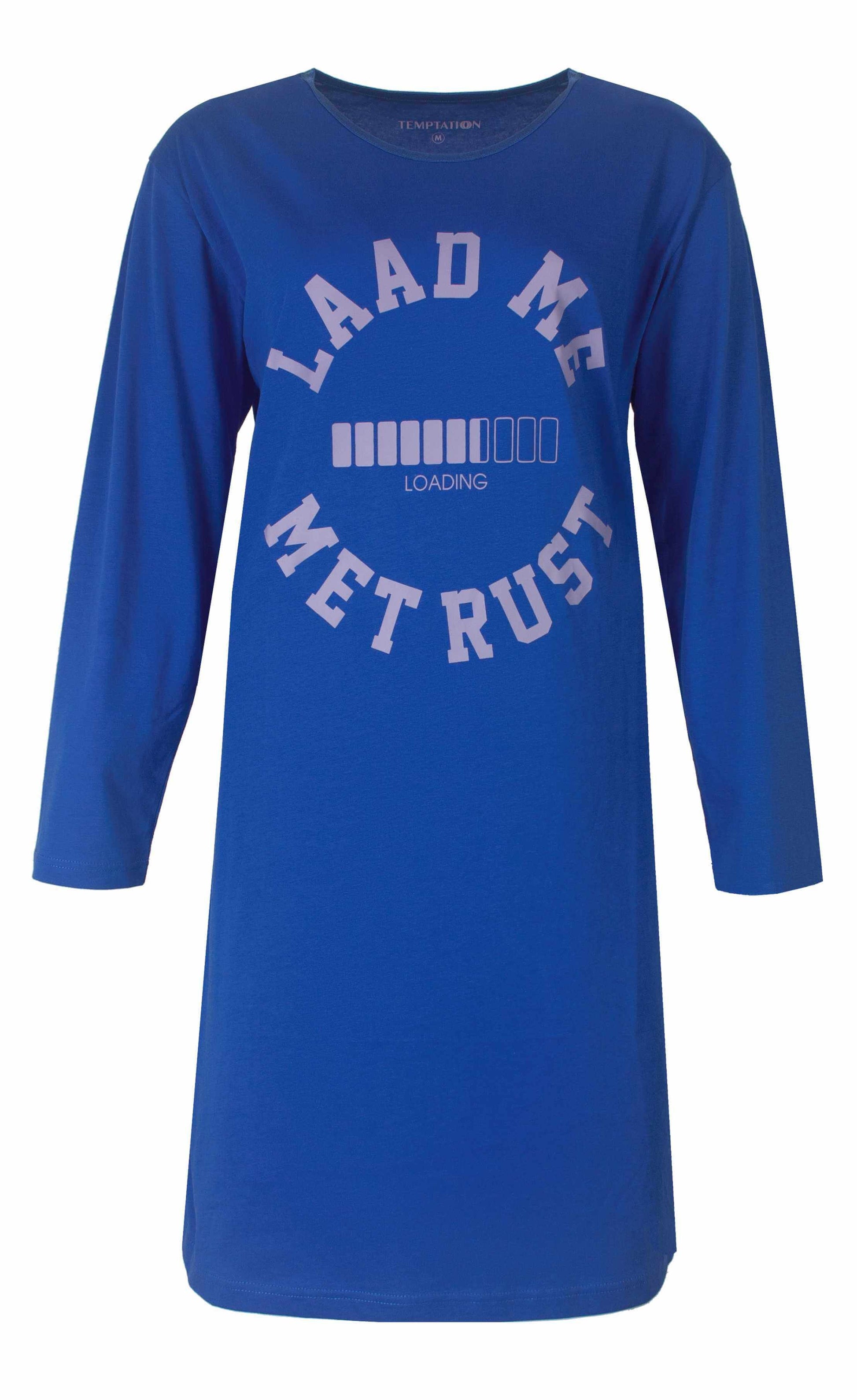 Blauw nachthemd met lange mouwen, opdruk 'LAAD ME MET RUST' en laadbalkindicator op de voorkant