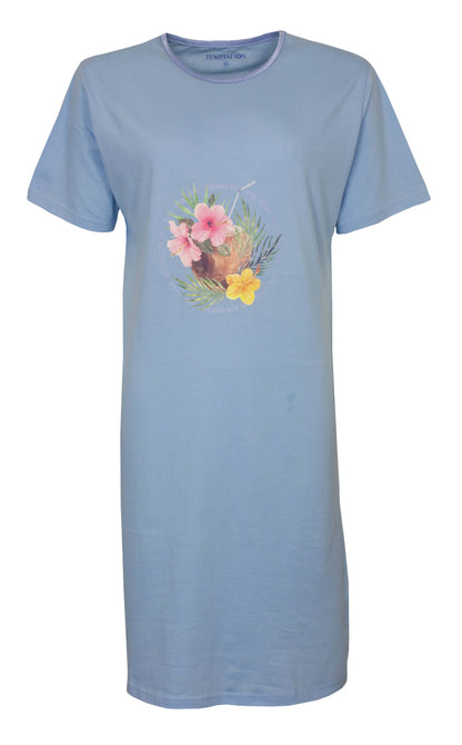 Lichtblauw nachthemd met korte mouwen en bloversierd met een tropische bloemenprint op de voorkant.