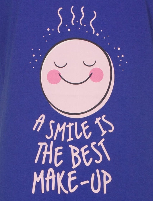 Blauw nachthemd met vrolijke smiley en tekst 'A smile is the best make-up' in roze letters