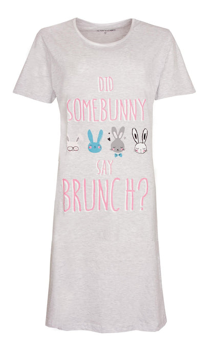 Lichtgrijs dames nachthemd met 'Did somebunny say brunch?' tekst en schattige konijntjes illustraties