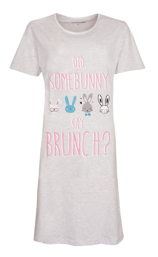 Lichtgrijs dames nachthemd met 'Did somebunny say brunch?' tekst en schattige konijntjes illustraties