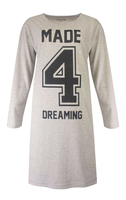 Grijs lang nachthemd met opdruk 'MADE 4 DREAMING' in zwarte letters, ronde hals en lange mouwen