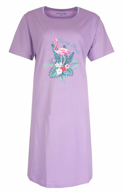Lila nachthemd met korte mouwen, versierd met een flamingo en tropische bloemen op de voorkant