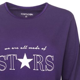 Paars nachthemd met lange mouwen en ronde hals, met tekst 'we are all made of STARS' op de borst