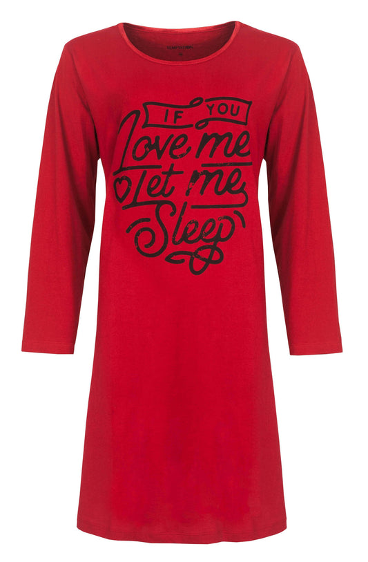 Rood nachthemd met lange mouwen en zwarte tekst 'If you love me let me sleep' op de voorkant