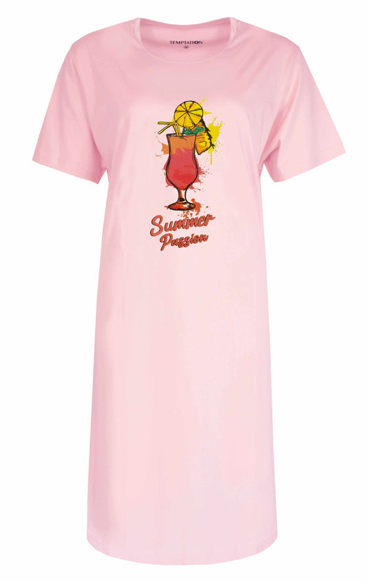 Roze nachthemd met korte mouwen en opdruk van een cocktailglas met tekst 'Summer Passion'