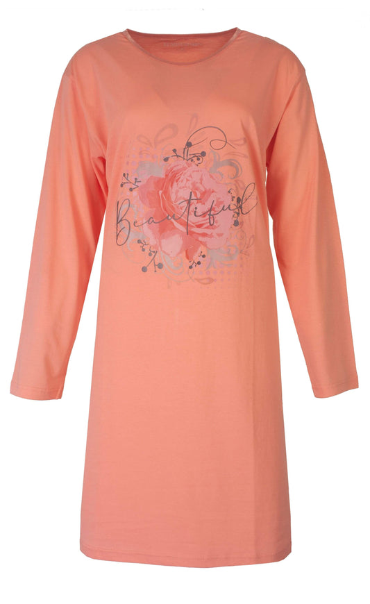 Roze nachthemd met lange mouwen en 'Beautiful' opdruk in bloemenmotief op de voorkant.
