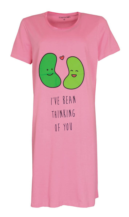 Roze nachthemd met groene bonen print en tekst 'I've bean thinking of you' in het Engels
