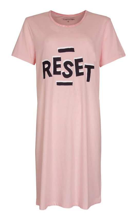 Roze nachthemd met korte mouwen en 'RESET' in zwarte letters op de voorkant, gemaakt van katoen jersey.