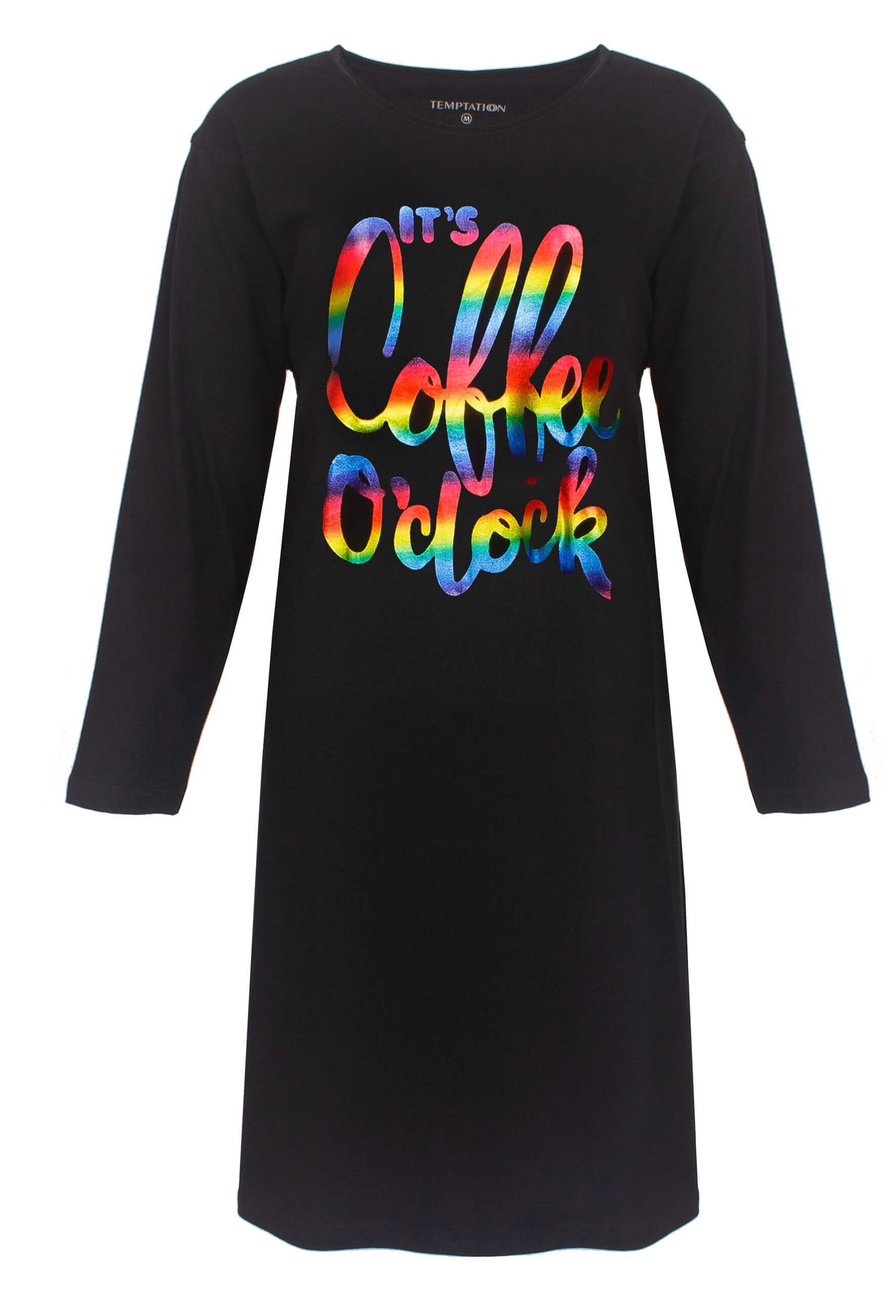 Zwart nachthemd met lange mouwen en regenboogkleurige tekst 'It's Coffee O'clock' op de voorkant