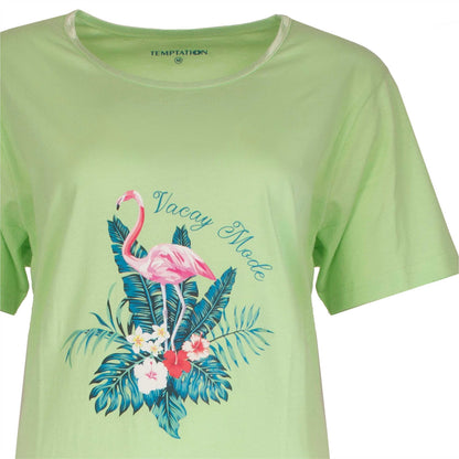 Groen nachthemd met tropische print van flamingo en bladeren, tekst 'Vacay Mode' op de voorkant