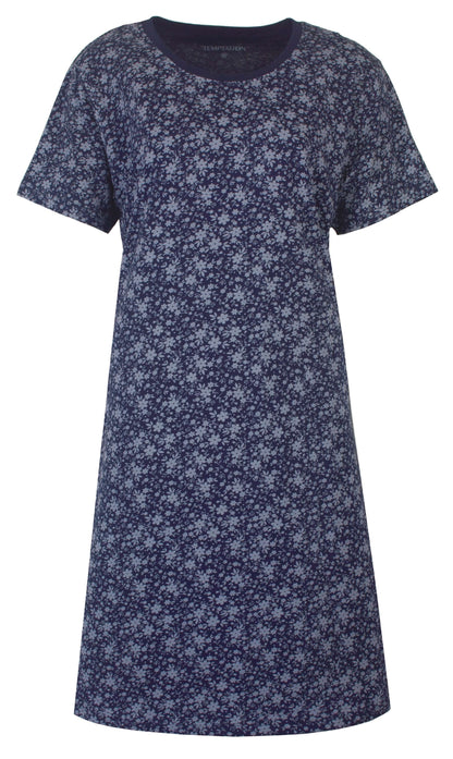 Blauw katoenen nachthemd met korte mouwen en een bloemenpatroon, losvallend model tot kniehoogte.