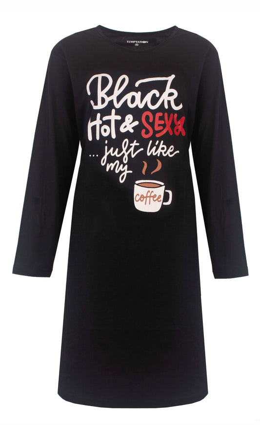 Zwart nachthemd met lange mouwen en tekst 'Black Hot & Sexy ... just like my coffee' en een koffiekopje afbeelding