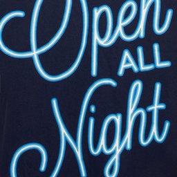 Neon blauw 'Open ALL Night' tekst op donkerblauwe achtergrond, gesuggereerd voor dames nachthemd