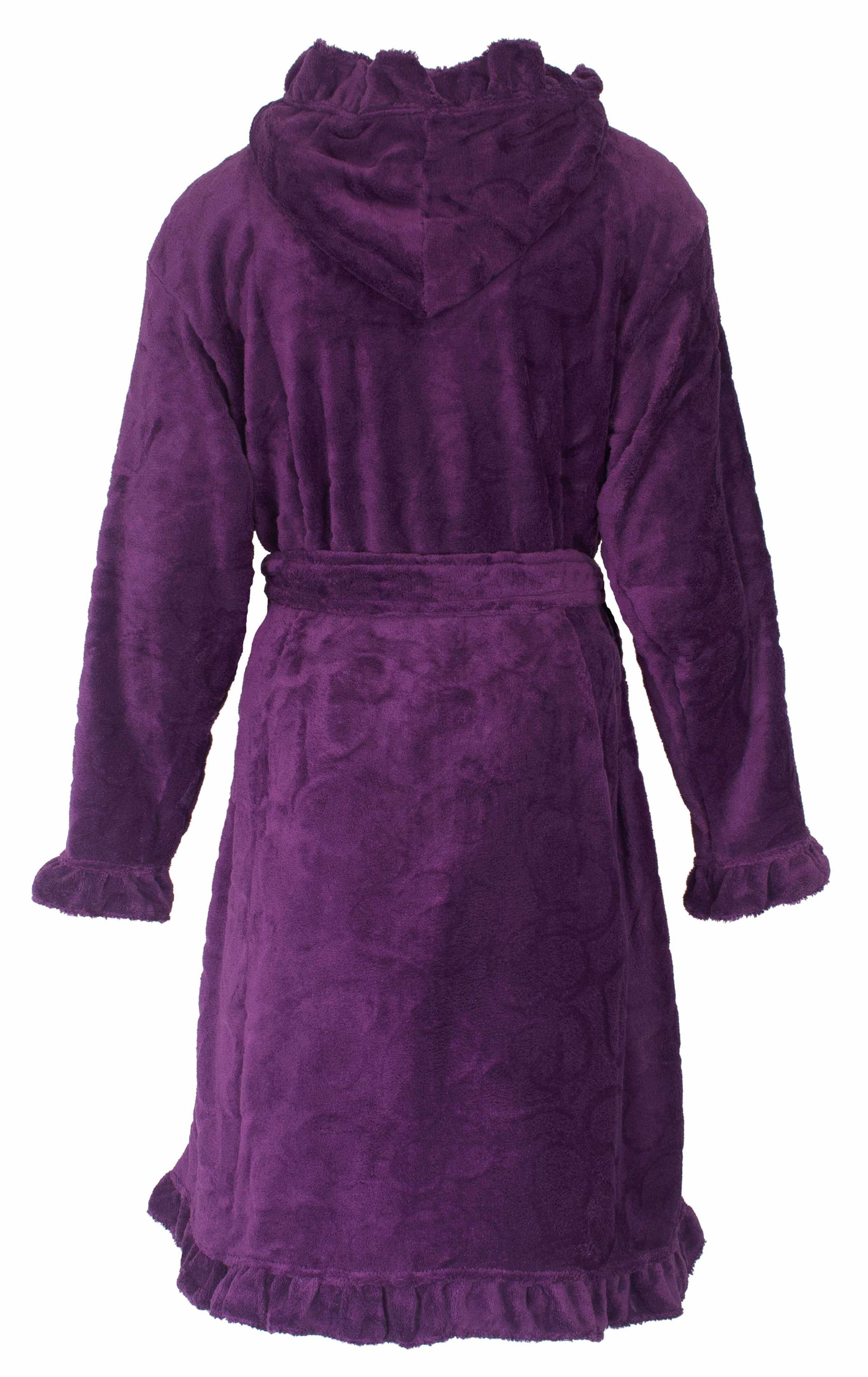 Paarse fleece badjas met capuchon, lange mouwen, ceintuur en ruches aan de onderkant en mouwen.