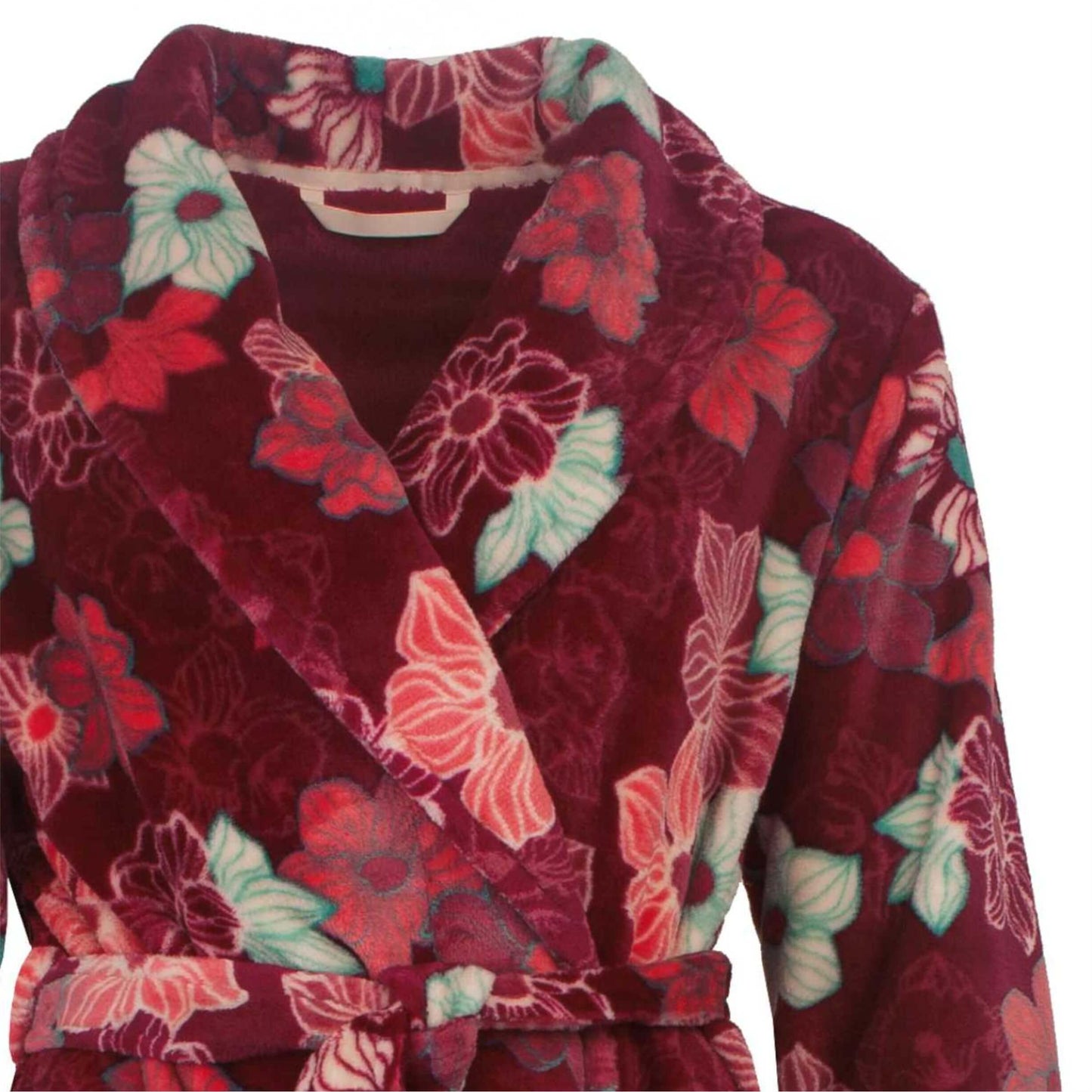 Rode fleece damesbadjas met kleurrijk bloemenpatroon in roze, wit en turquoise tinten, met een kraag en ceintuur.