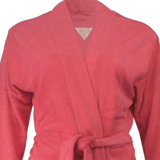 Koraalrode badjas van badstof met lange mouwen, zakken, en een ceintuur. Het label toont 'Tenderness'.