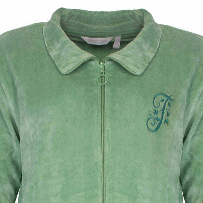 Groene velours huispak met rits en kraag, geborduurd logo op de borst, merk Tenderness zichtbaar op label