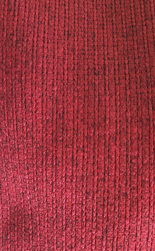 Close-up van rood gebreide stof met een jacquardpatroon, zacht en comfortabel ogend materiaal voor een kamerjas.