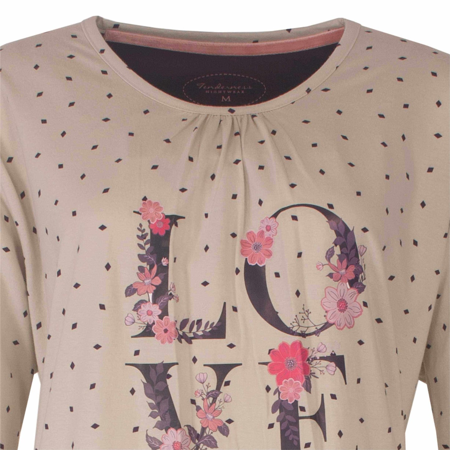 Beige nachthemd met lange mouwen, ronde hals en 'LOVE' opdruk versierd met bloemen en gestippeld patroon
