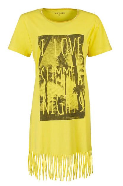 Geel nachthemd met 'I love summer nights' print, korte mouwen en franjes aan de onderkant.