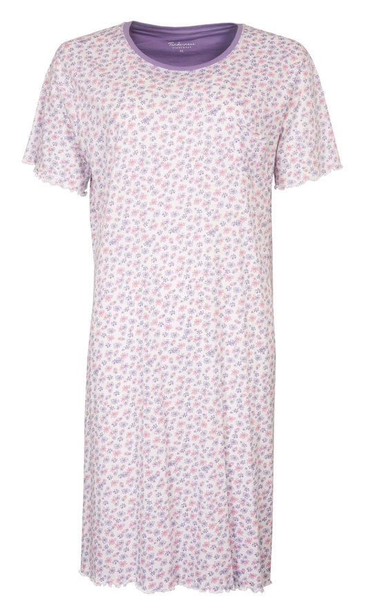 Paars dames nachthemd met korte mouwen en een all-over bloemetjesprint in roze en lila tinten.