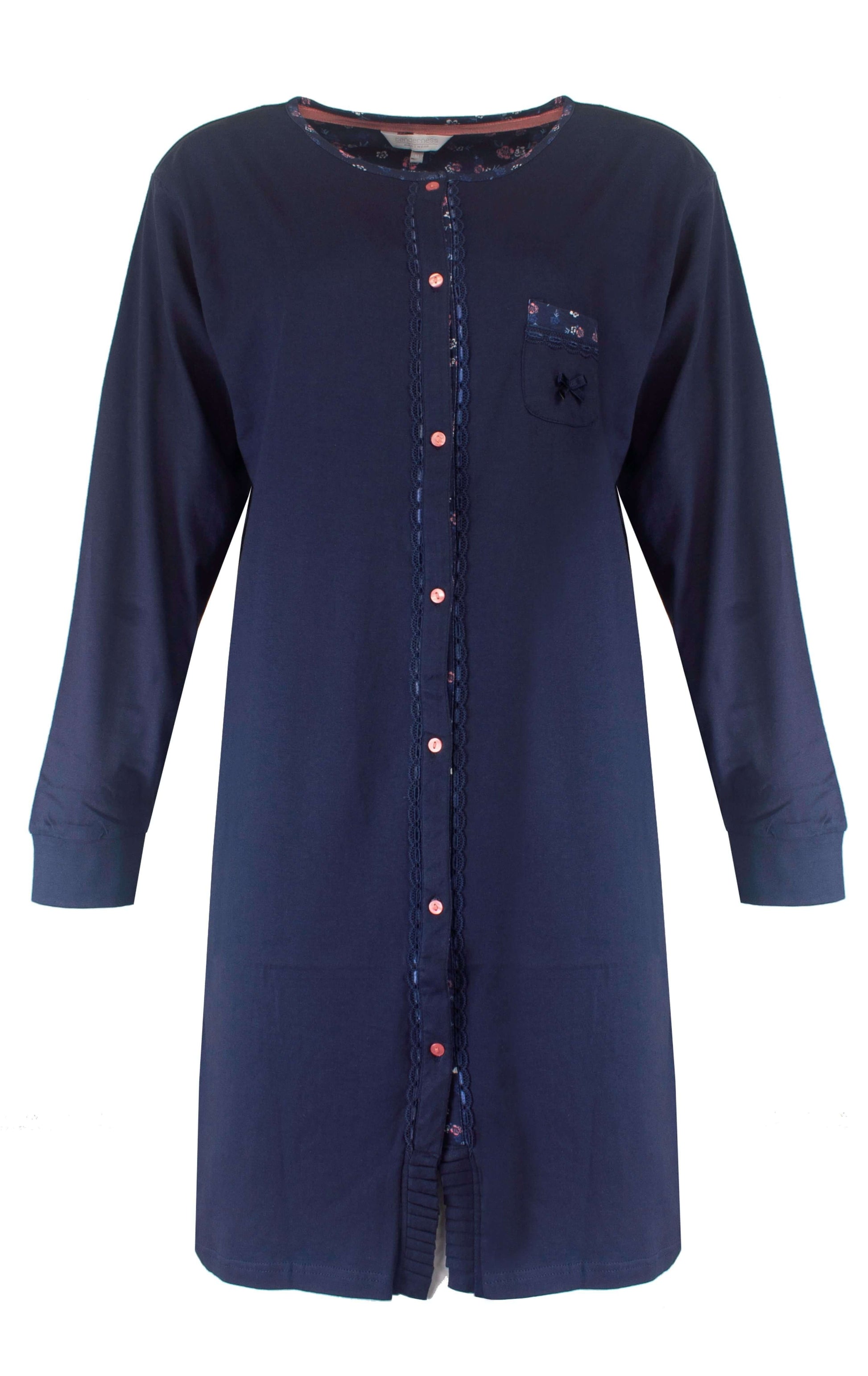 Donkerblauw lang nachthemd met doorknoop-sluiting, lange mouwen, ronde hals, borstzakje en kantafwerking