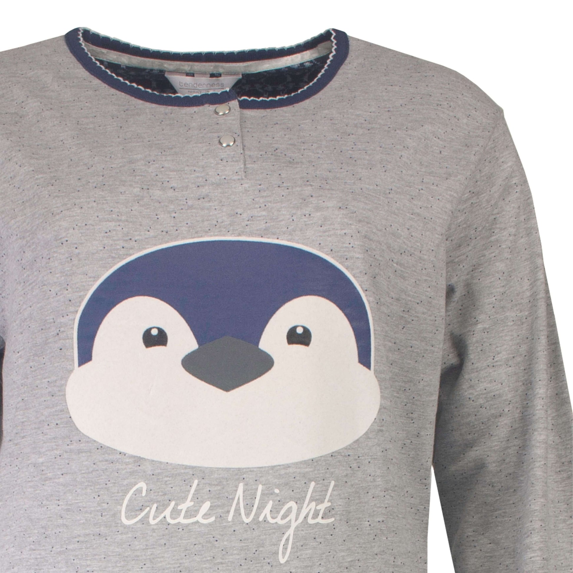 Grijs dames nachthemd met pinguïn print, ronde hals en korte polo sluiting met knoopjes.
