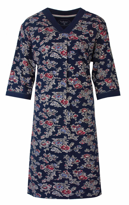Blauw katoenen nachthemd met 3/4 mouwen, bedrukt met rode en grijze bloemen over het hele kledingstuk
