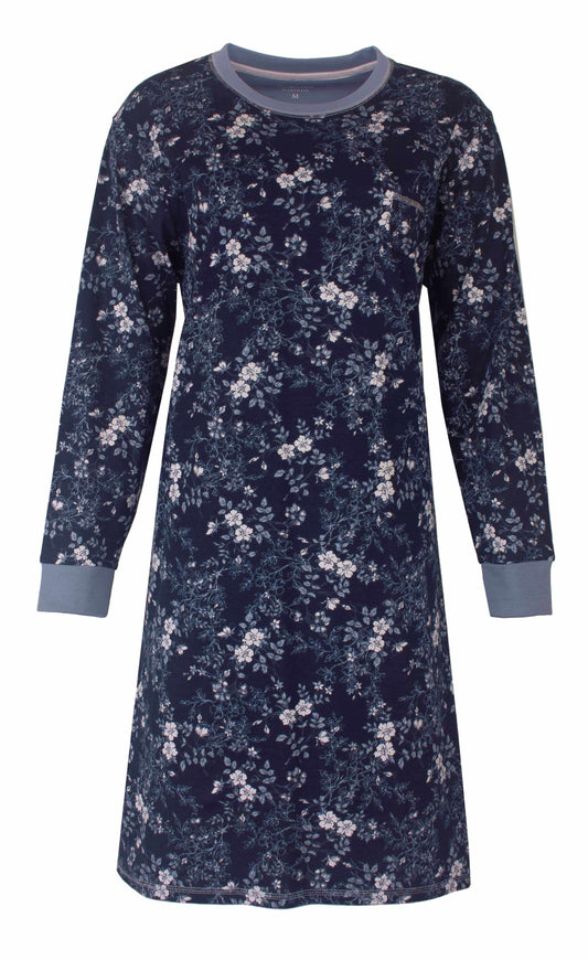 Donkerblauw nachthemd met lange mouwen, ronde hals en een all-over bloemenprint in lichtere tinten.