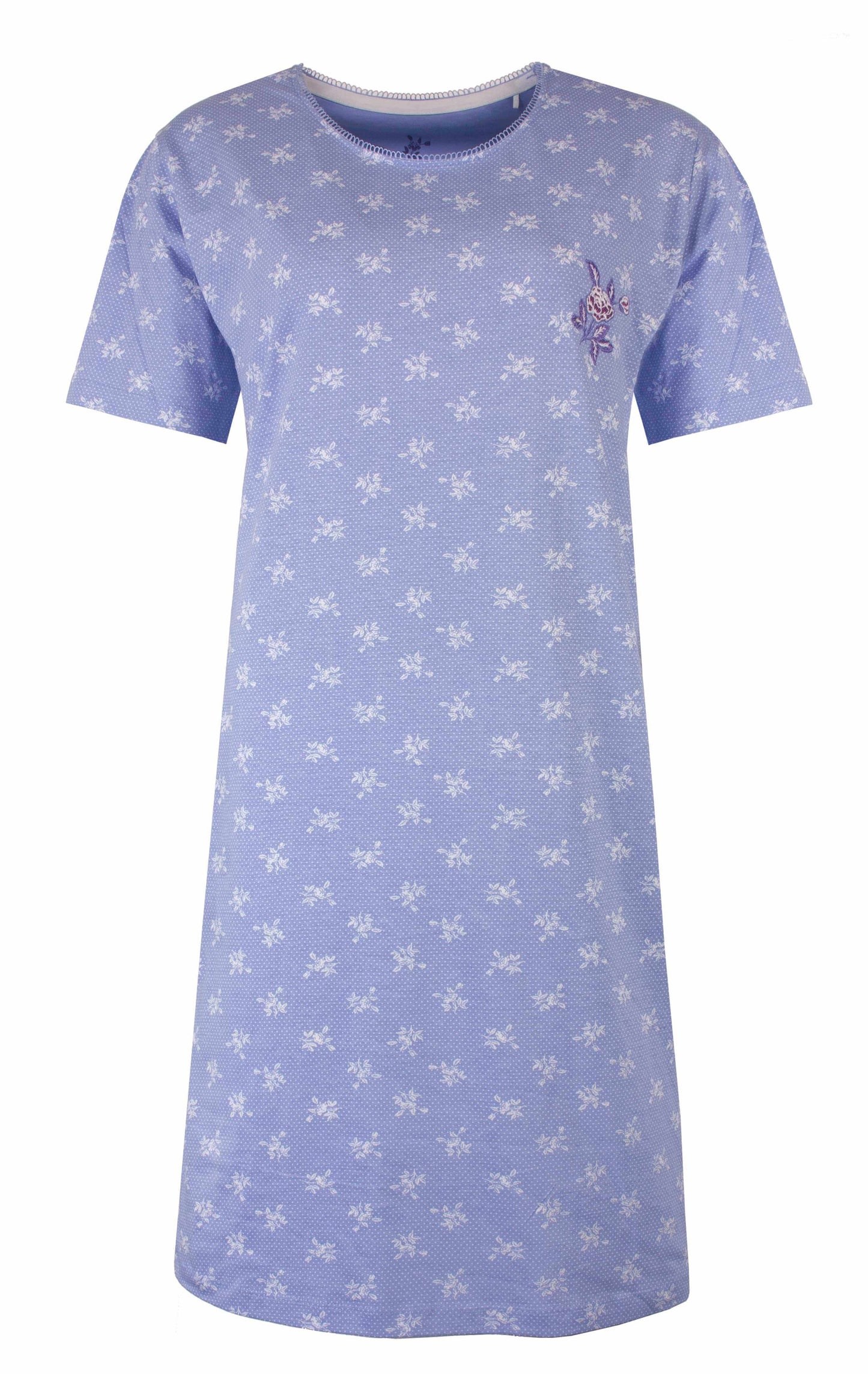 Lavendel lila nachthemd met korte mouwen en kleine witte bloemetjes, inclusief klein geborduurd detail op de borst.