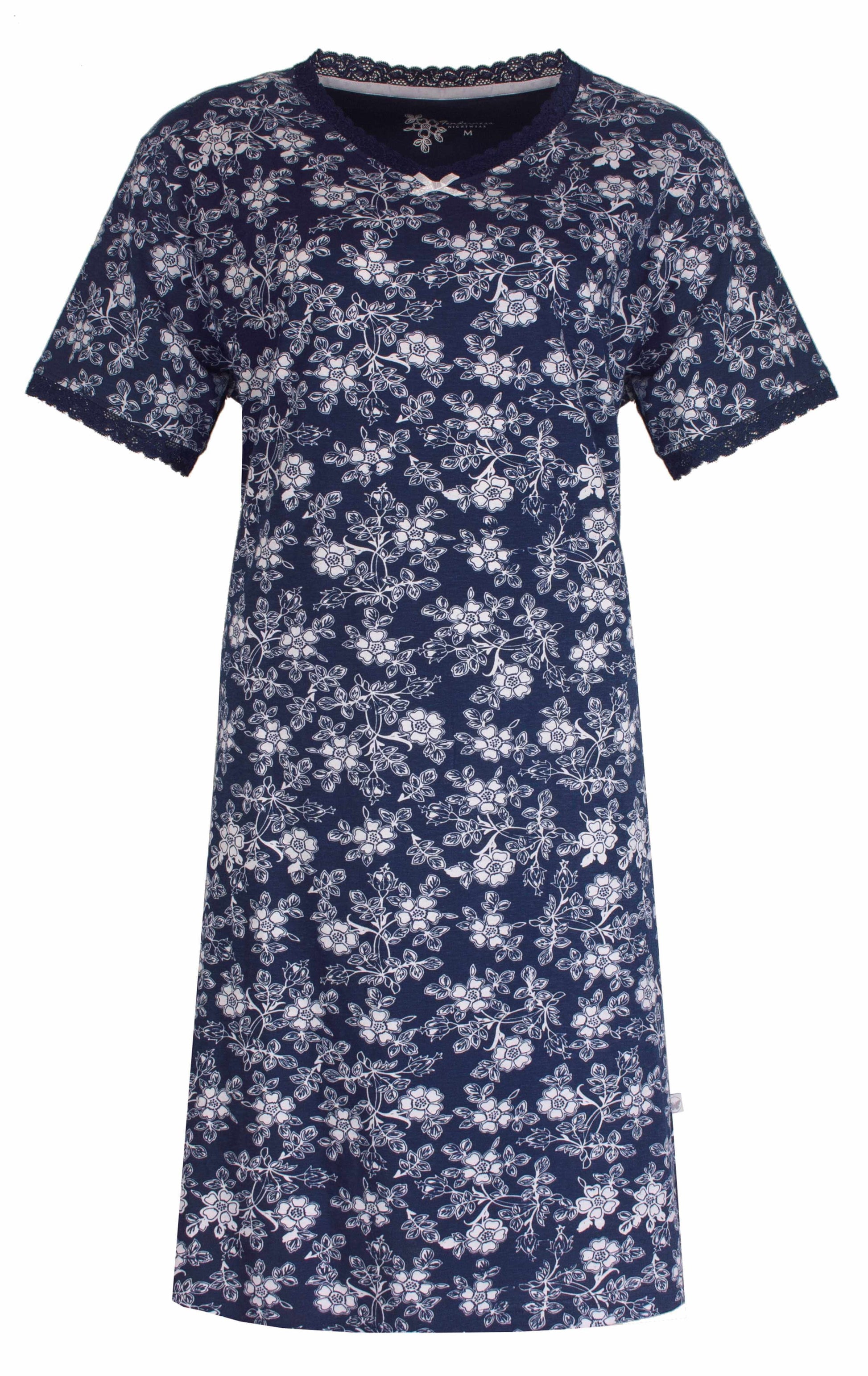 Marineblauw nachthemd met wit bloemenpatroon, korte mouwen en kanten afwerking aan de hals en mouwen.
