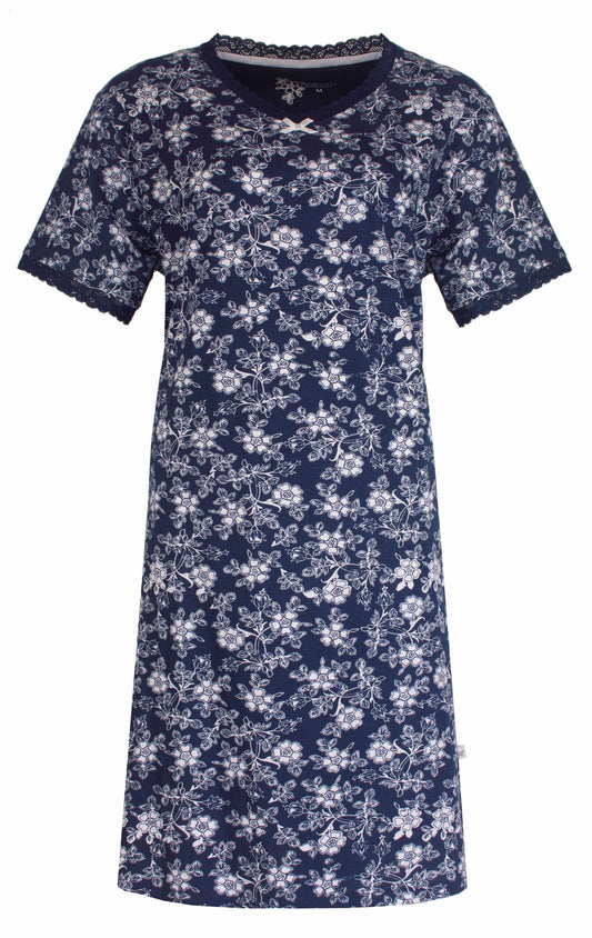 Marineblauw nachthemd met wit bloemenpatroon, korte mouwen en kanten afwerking aan de hals en mouwen.
