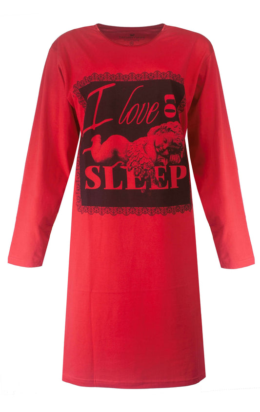 Rood katoenen nachthemd met lange mouwen en ronde hals. Zwarte print 'I love SLEEP' met engeltje op de voorkant.