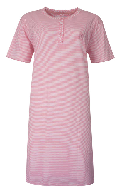 Roze gestreept nachthemd met korte mouwen, knoopsluiting en kant detail aan de hals