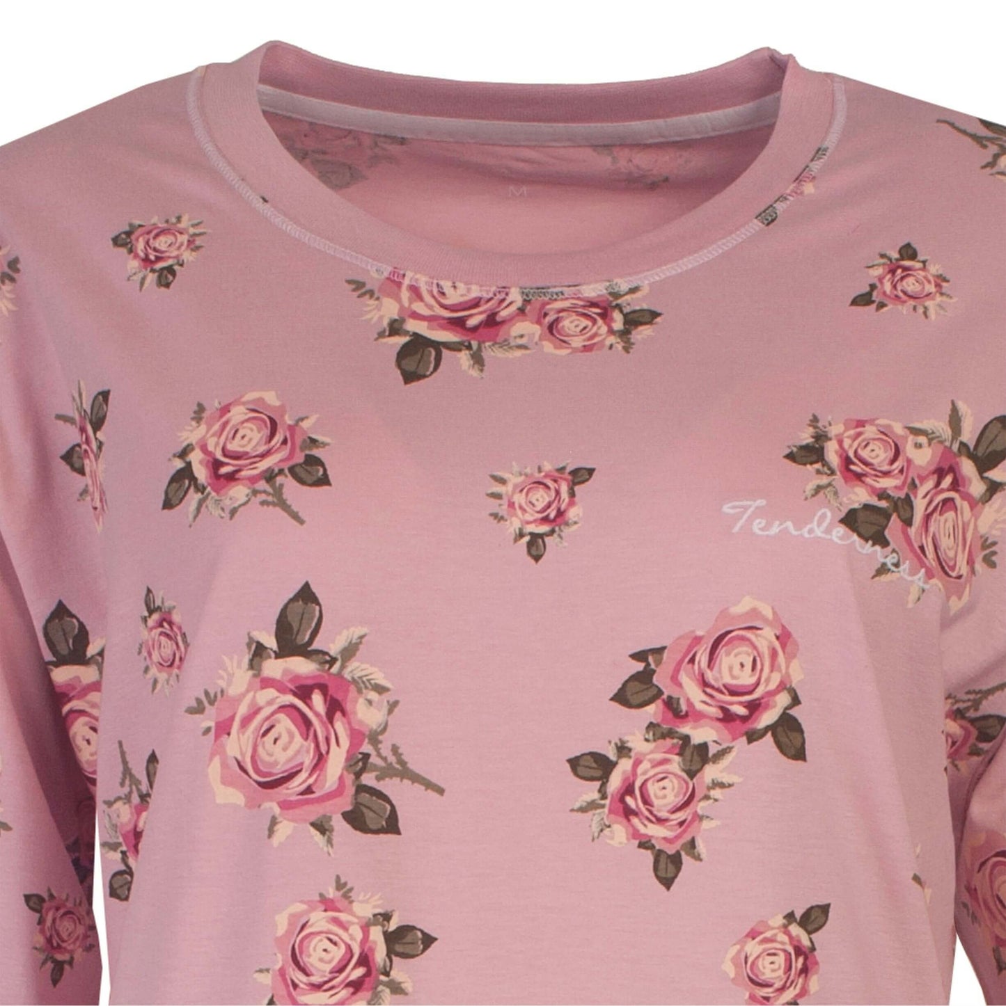 Roze nachthemd met lange mouwen en ronde hals, versierd met een patroon van roze rozen en groene bladeren