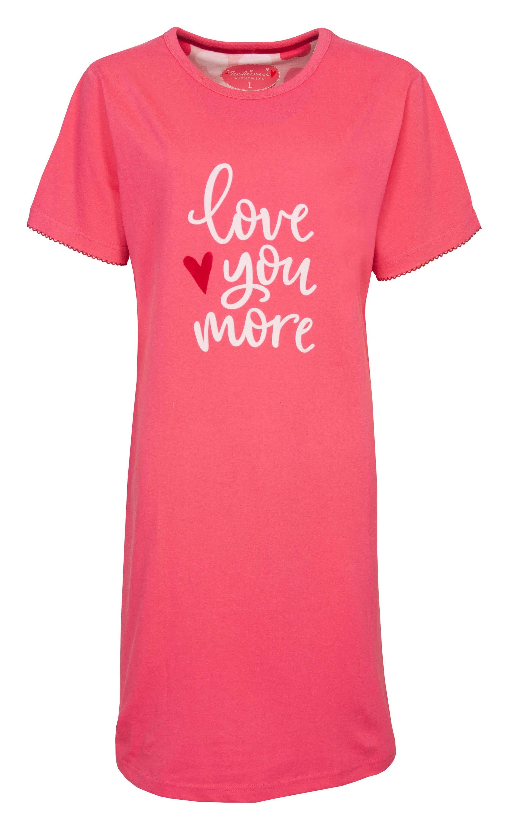 Roze nachthemd met korte mouwen en 'Love You More' tekst, gemaakt van katoen met ronde hals en merrow edge afwerking
