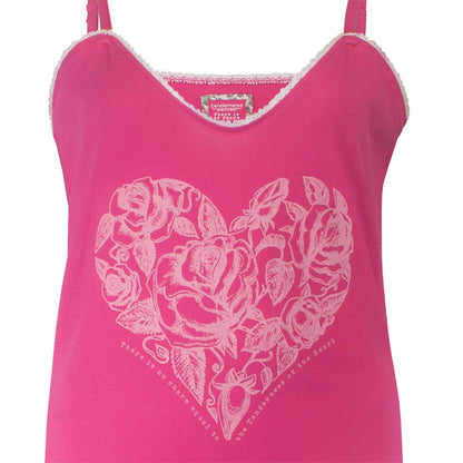 Roze nachthemd met spaghettibandjes, hartvormige bloemenprint op de borst en kanten afwerking langs hals en zoom.