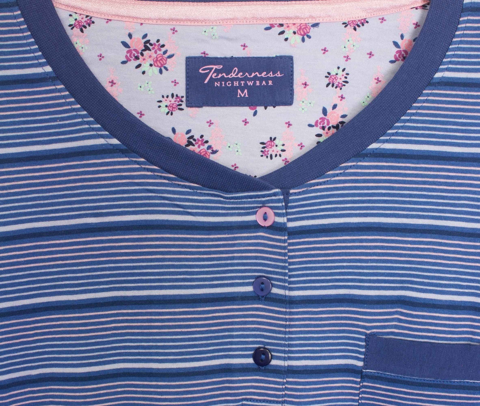 Blauw gestreept nachthemd met bloemenpainnenkant, roze knopen en Tenderness label in maat M