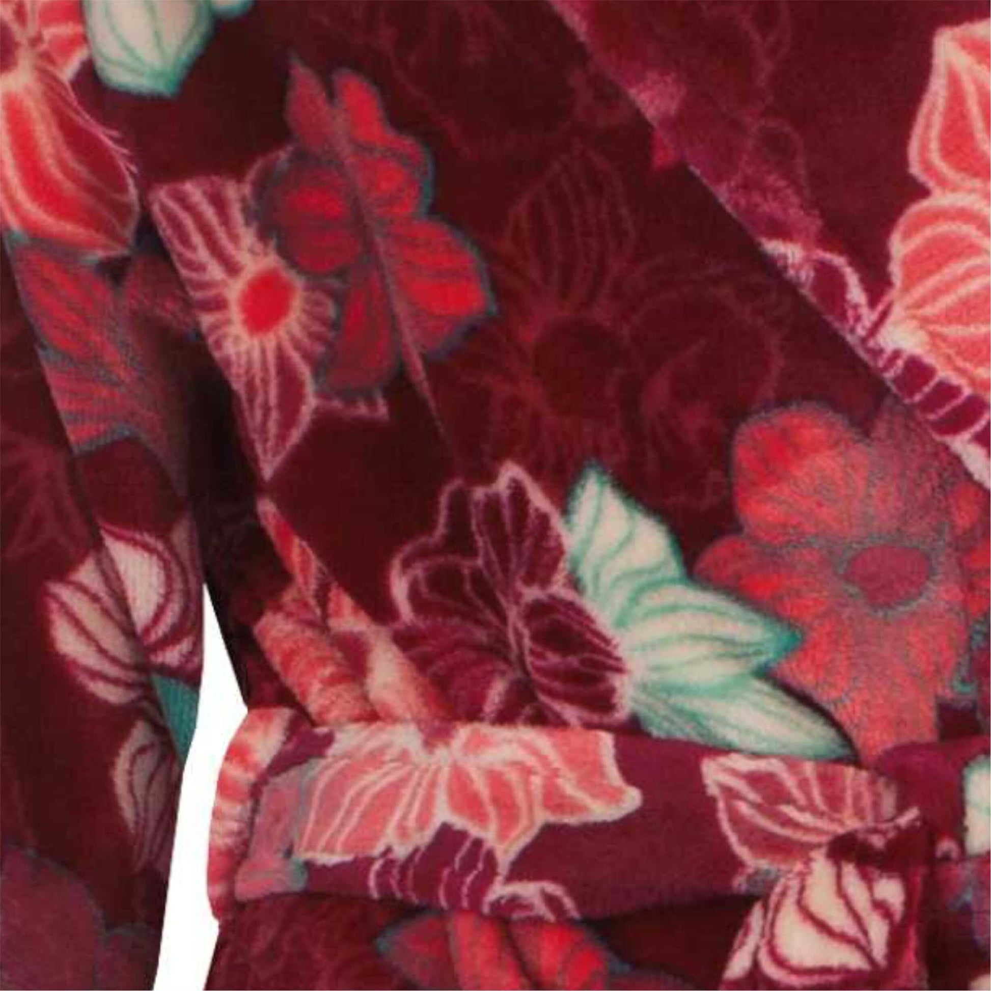 Rode fleece badjas met een weelderig bloemenpatroon in verschillende tinten roze, wit en turood en turquoise