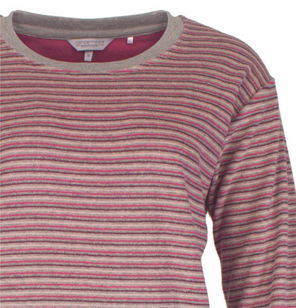 Gestreepte badstof din roze tinten met grijze accenten. Ronde hals en lange mouwen.