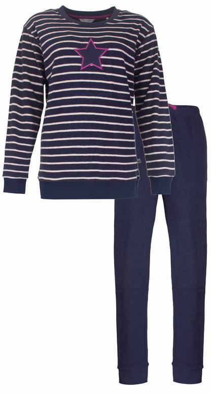 Blauwe gestreepte badstof pyjama met lange mouwen en broek. Trui heeft een roze ster op de borst.