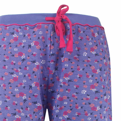 Blauwe pyjama broek met roze en witte bloemenprint en roze strik aan de taille