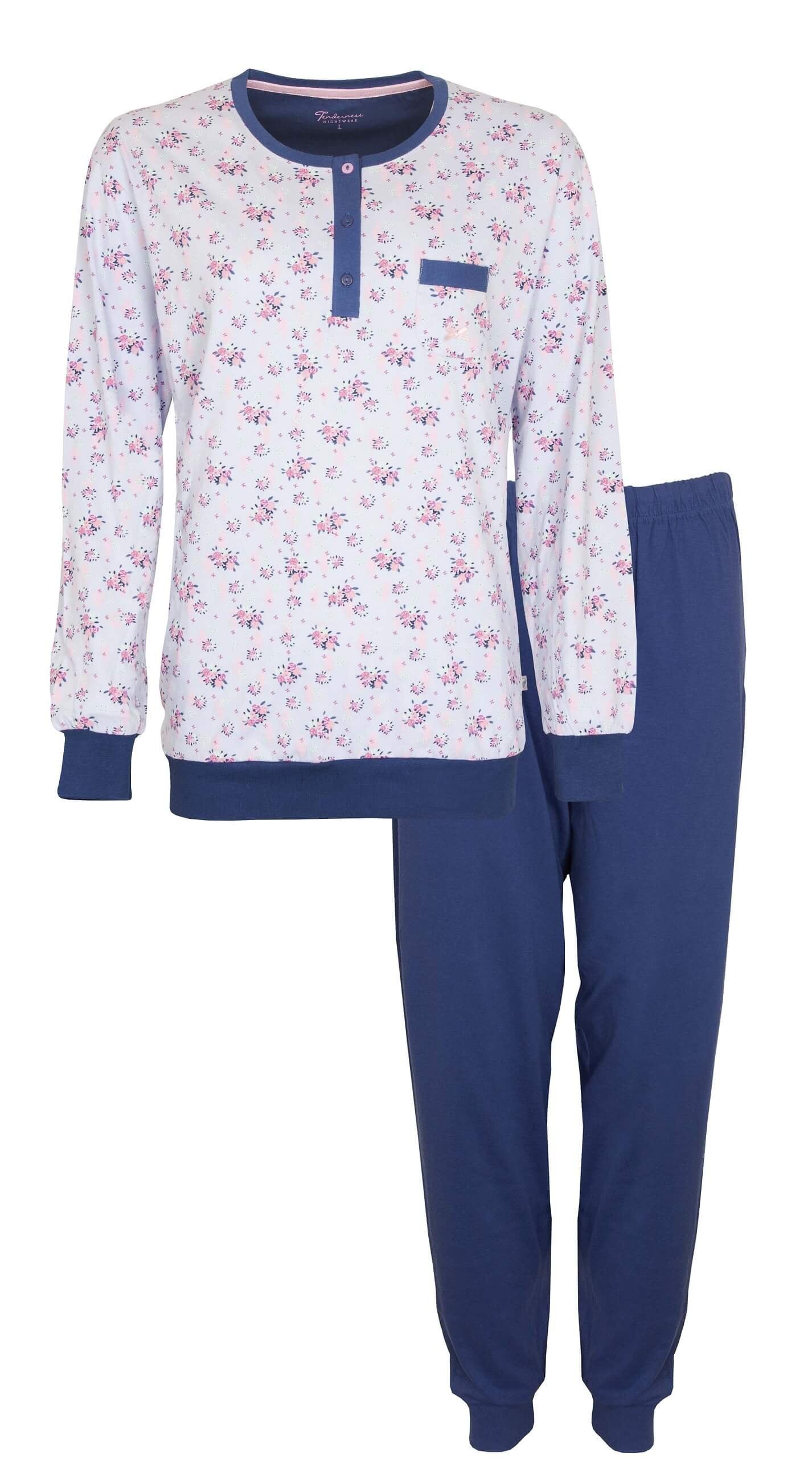 Lichtblauwe dames pyjama met bloemenprint top en lange mouwen, en effen blauwe broek met elastische taille.