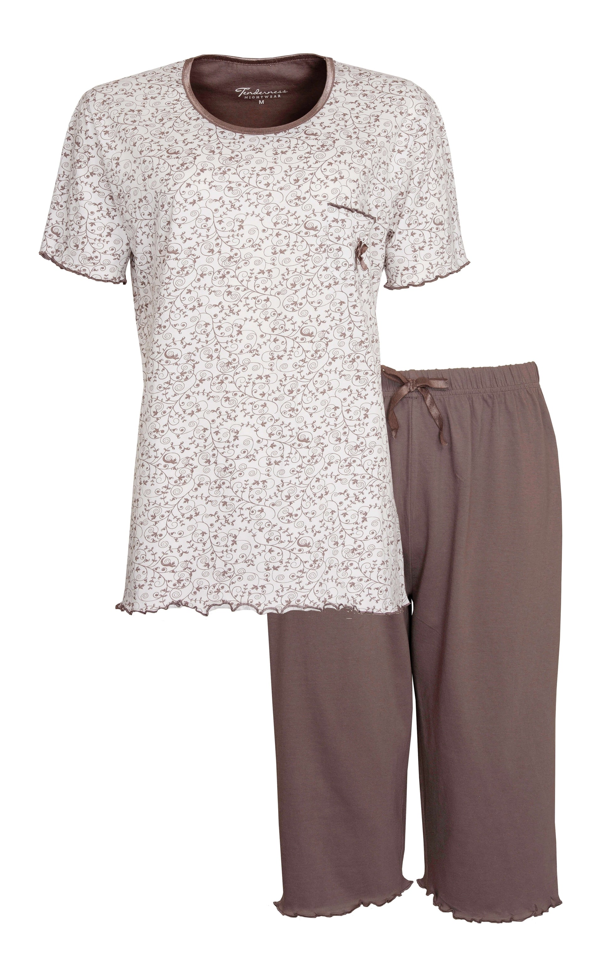 Bruine dames pyjama set met geprinte top en effen driekwart broek. Top heeft koren kort mouwen.