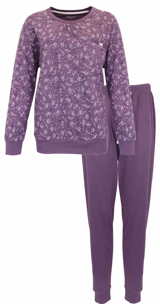 Donkerpaarse dames pyjama met lichtgekleurde bloemenprint, lange mouwen en bijpassende effen broek.
